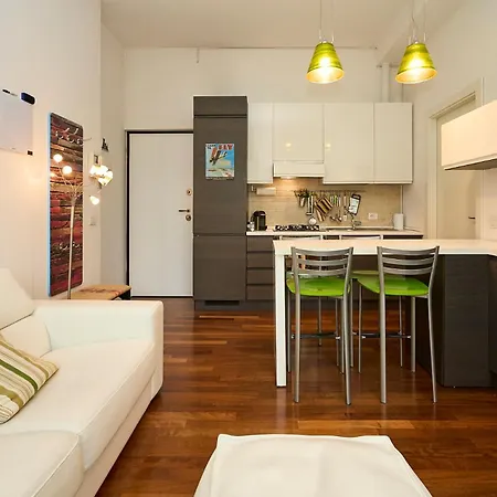 Apartman Life - Duomo Cozy Flat - Free Indoor Parking Milánó