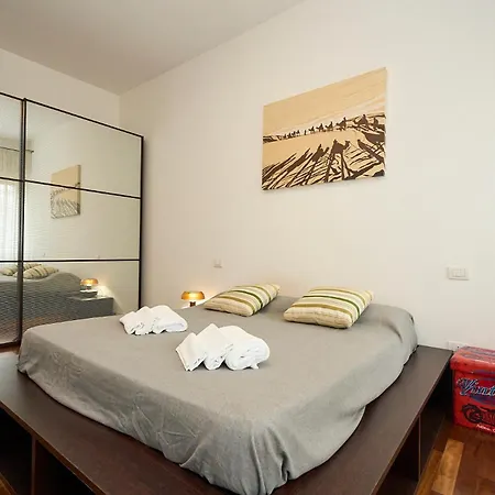 Apartment Life - Duomo Cozy Flat - Free Indoor Parking *